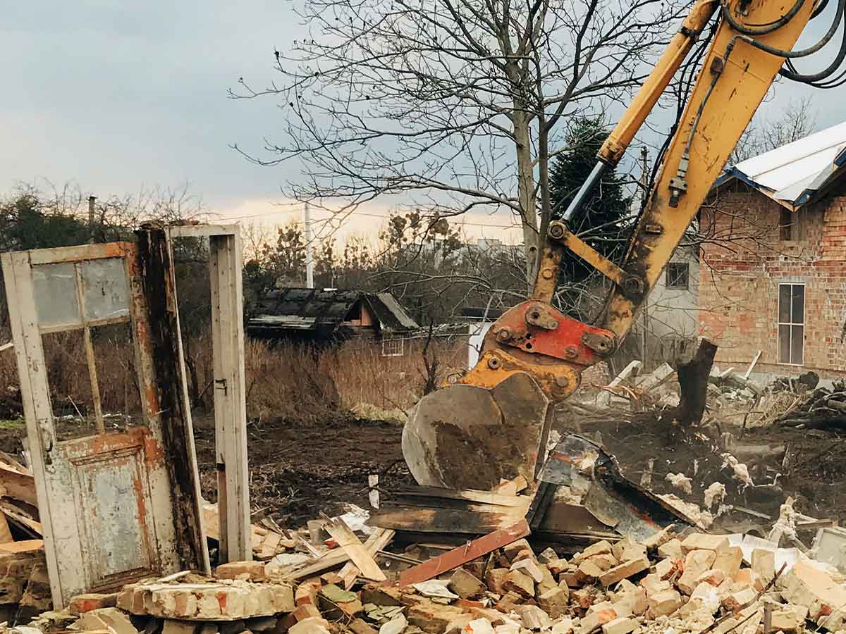 Demolition pros remove house in pensacola florida